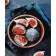 Картина за номерами Strateg ПРЕМІУМ Мисочка інжиру з лаком розміром 40х50 см (SY6670)