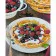 Картина за номерами Strateg ПРЕМІУМ Вафлі з ягодами з лаком розміром 40х50 см (SY6866)