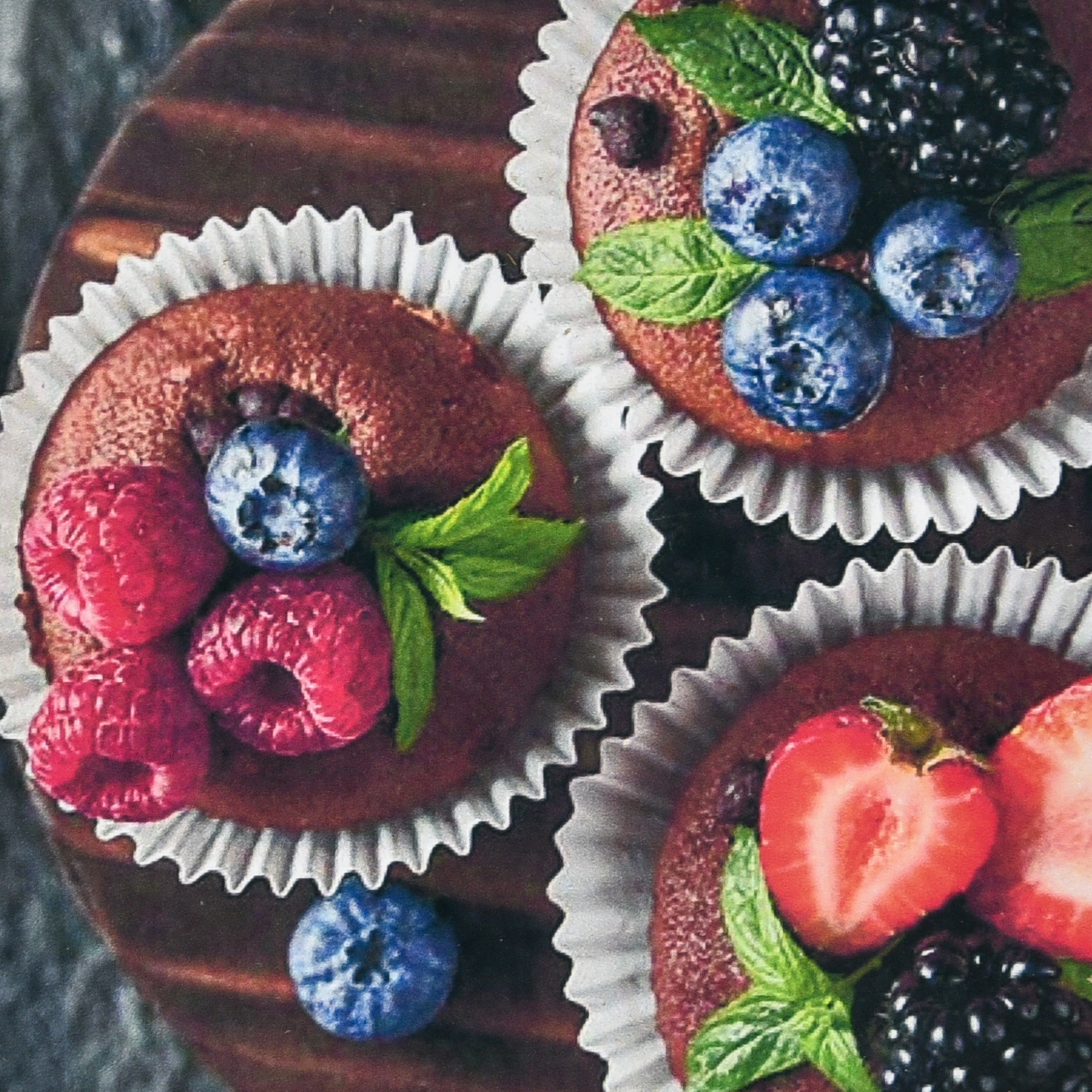 Cupcakes with berries size 30x30 cm (HEE16351)